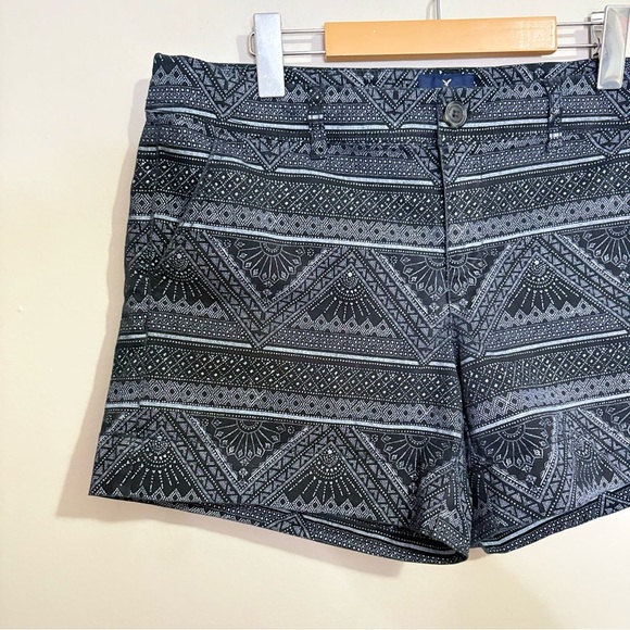 3/$10⚡️American Eagle Black & White Patterned Midi Length Shorts 5” Inseam - Picture 3 of 14